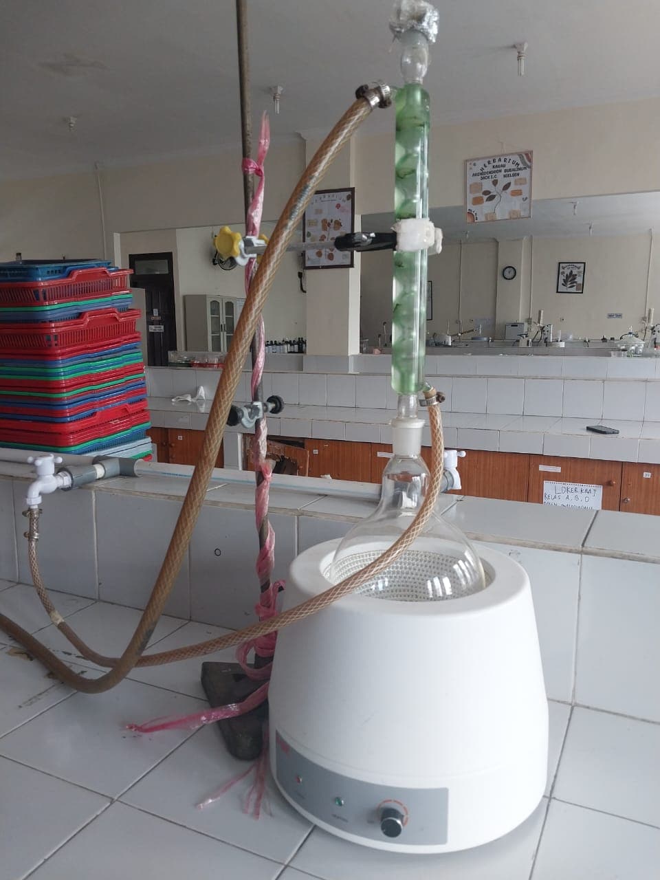 Laboratorium Farmasi Bahan Alam — 18