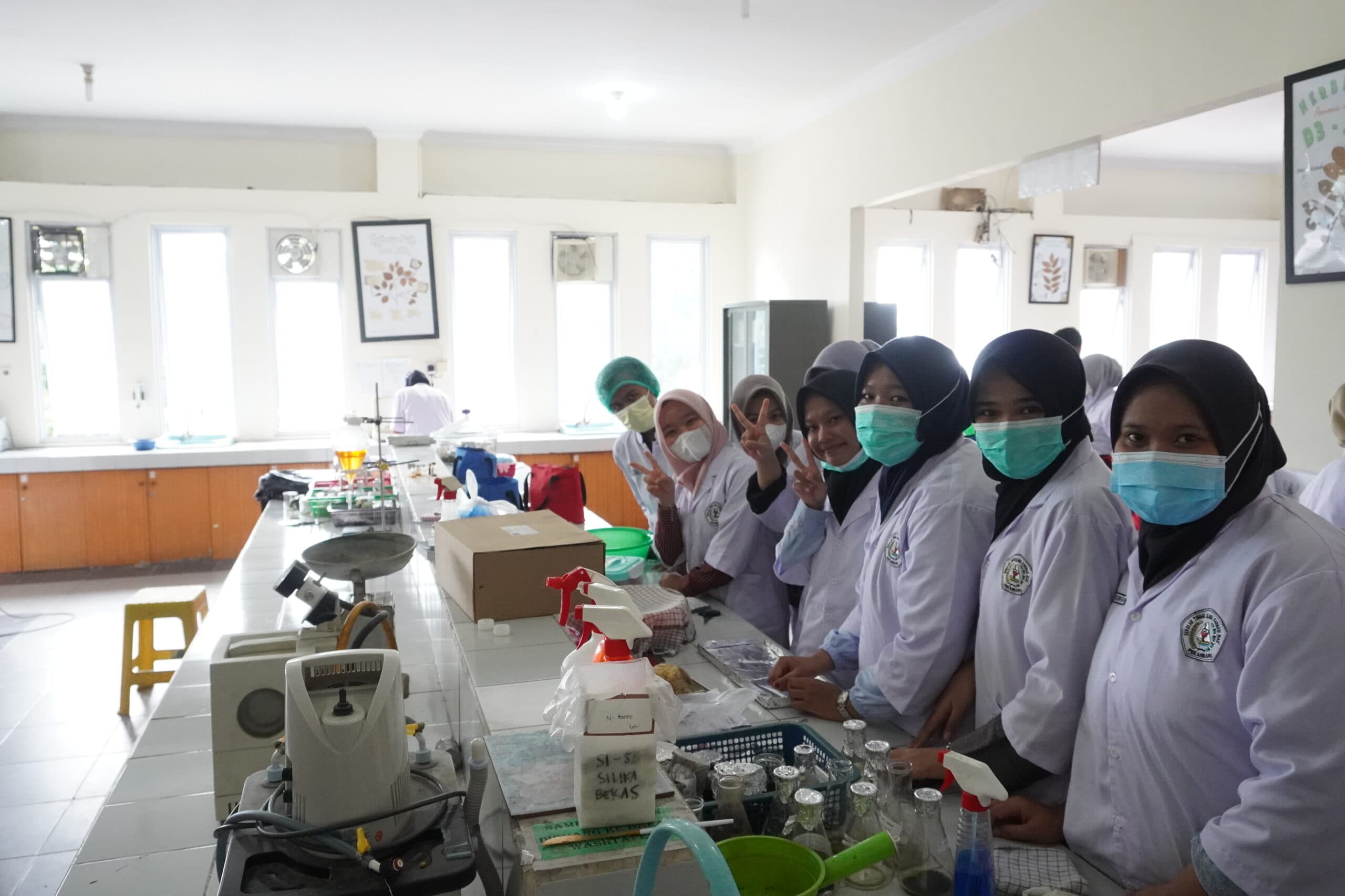 Laboratorium Farmasi Bahan Alam — 7