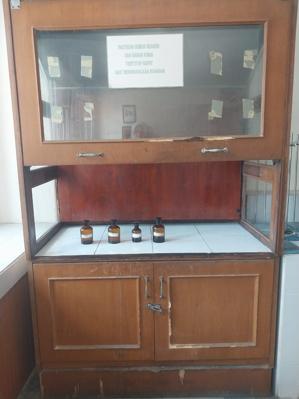 Laboratorium Farmasi Bahan Alam — 10