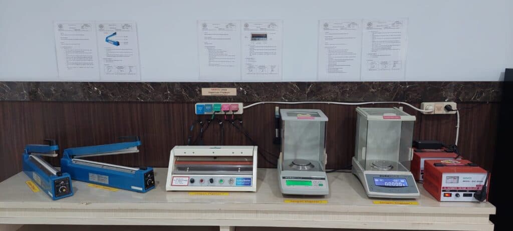 Laboratorium Farmasi Klinik & Komunitas — 5