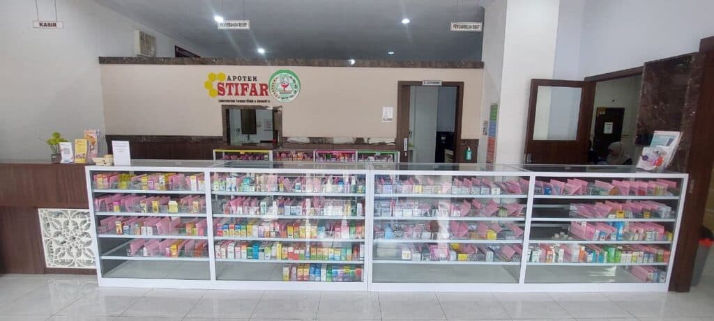 Laboratorium Farmasi Klinik & Komunitas — 8