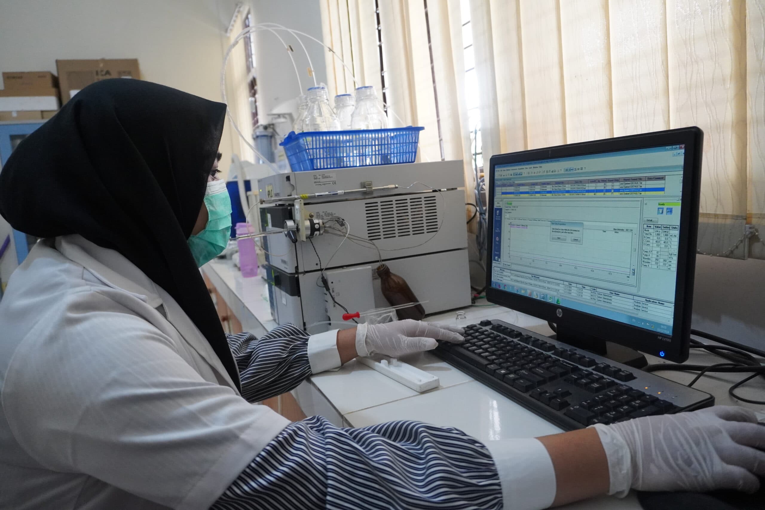 Laboratorium Kimia Farmasi — 5