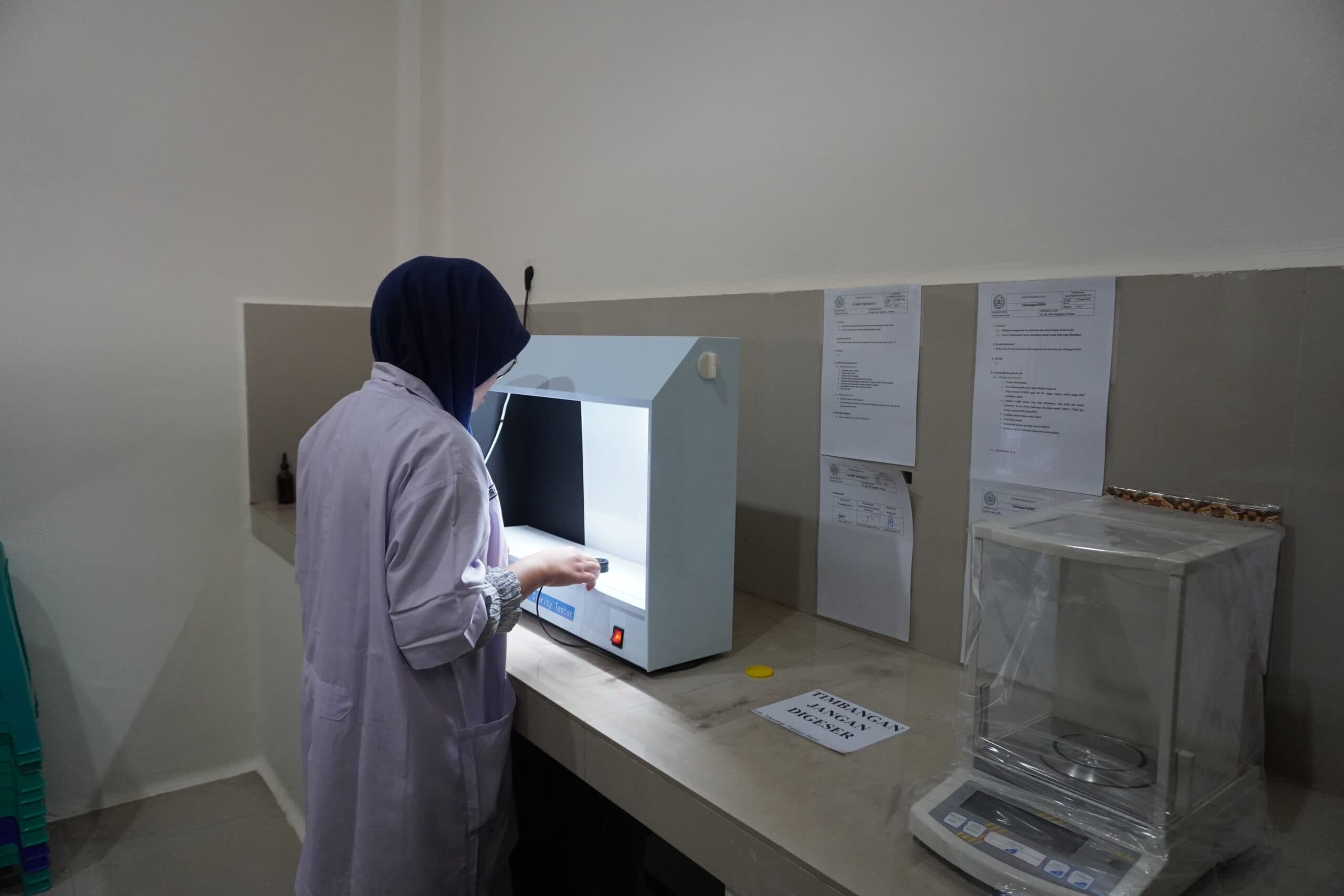 Laboratorium Teknologi Farmasi Steril — 3
