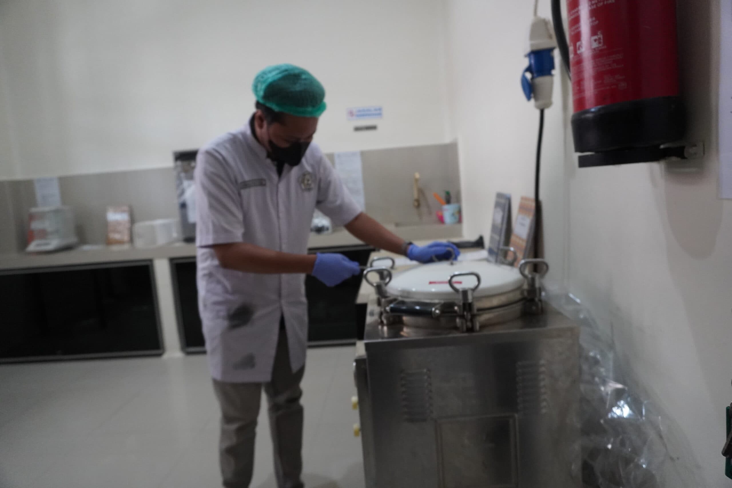 Laboratorium Teknologi Farmasi Steril — 7