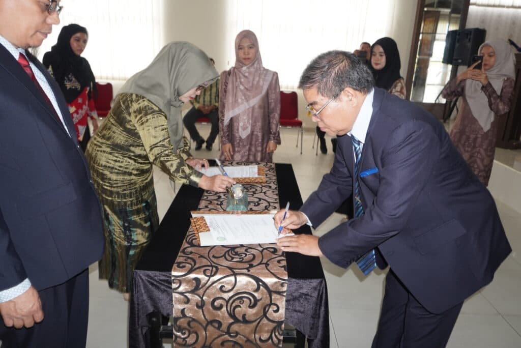 Selamat dan sukses atas pelantikan Ketua dan Wakil Ketua I, II, dan III Sekolah Tinggi Ilmu Farmasi Riau Periode 2026–2030.