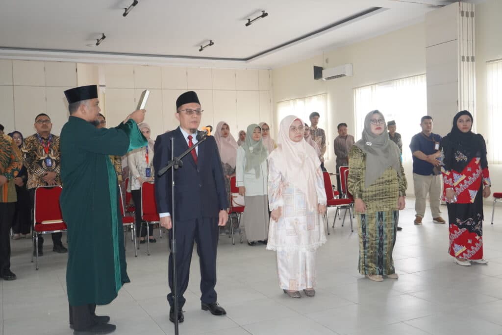 Selamat dan sukses atas pelantikan Ketua dan Wakil Ketua I, II, dan III Sekolah Tinggi Ilmu Farmasi Riau Periode 2026–2030.