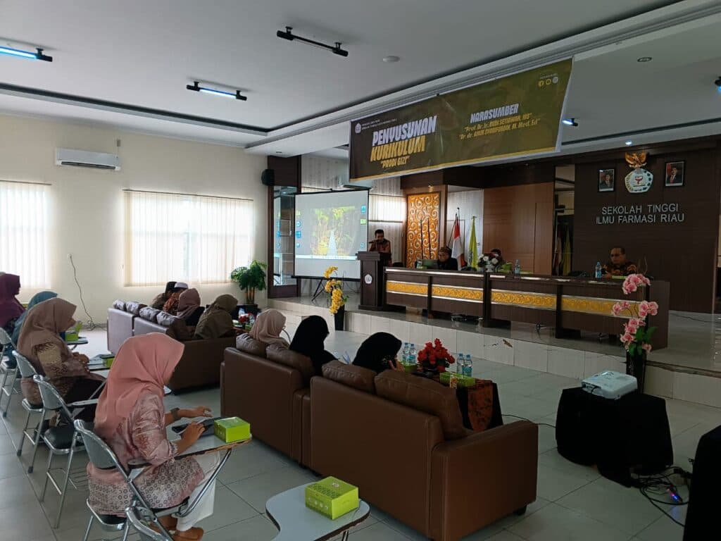 Penyusunan Kurikulum Prodi Gizi STIFAR RIAU