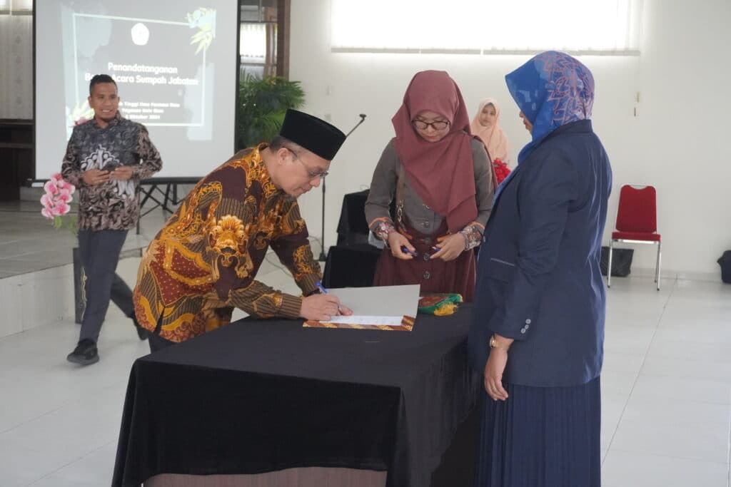 Pelantikan Penjabat Struktural Ketua Prodi D-III Farmasi STIFAR RIAU