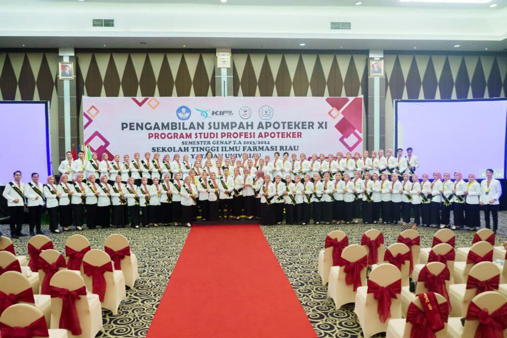 Pengambilan Sumpah Apoteker XI Program Studi Profesi Apoteker STIFAR Riau