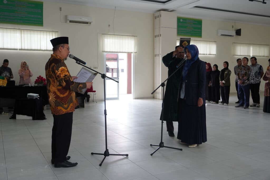 Pelantikan Penjabat Struktural Ketua Prodi D-III Farmasi STIFAR RIAU