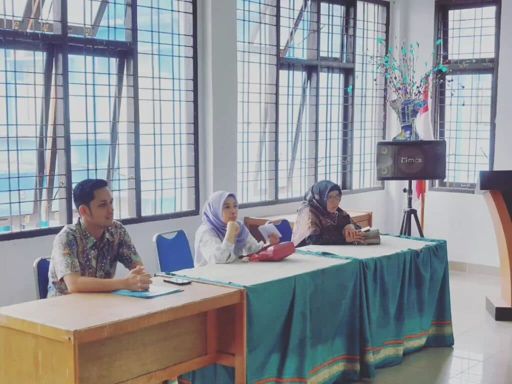 Penandatanganan Berita Acara Serah Terima Mahasiswa KKN STIFAR Riau dan MoU Desa Binaan STIFAR Riau di Kec. Tambang Kab. Kampar3 Juli 2023