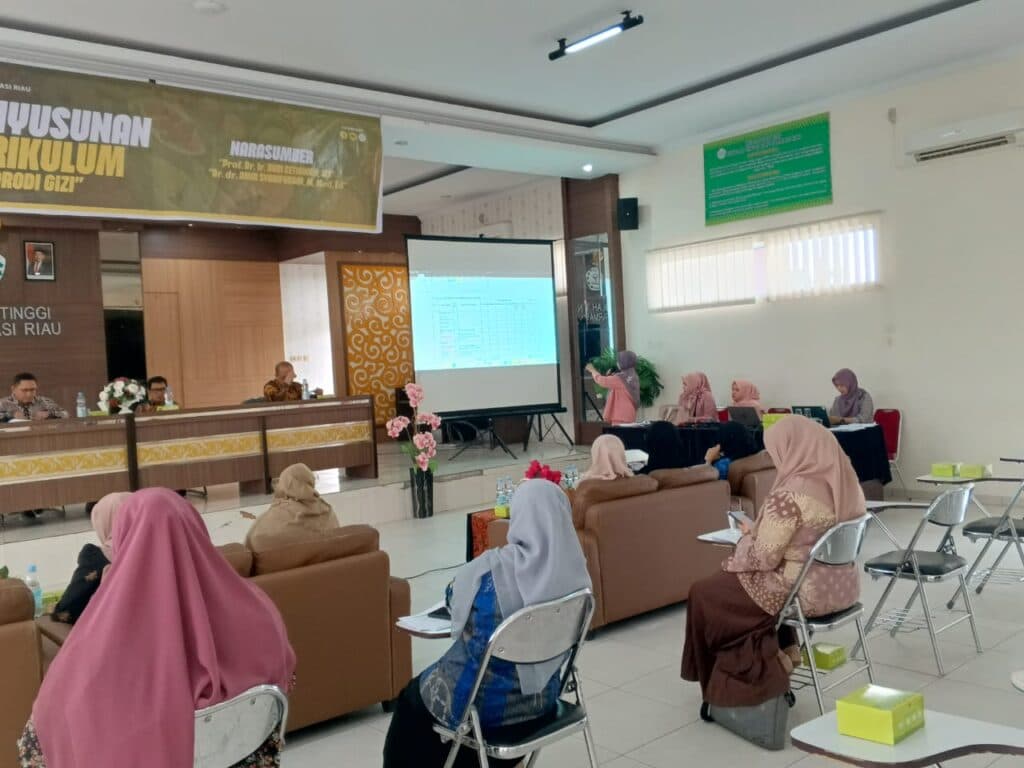 Penyusunan Kurikulum Prodi Gizi STIFAR RIAU
