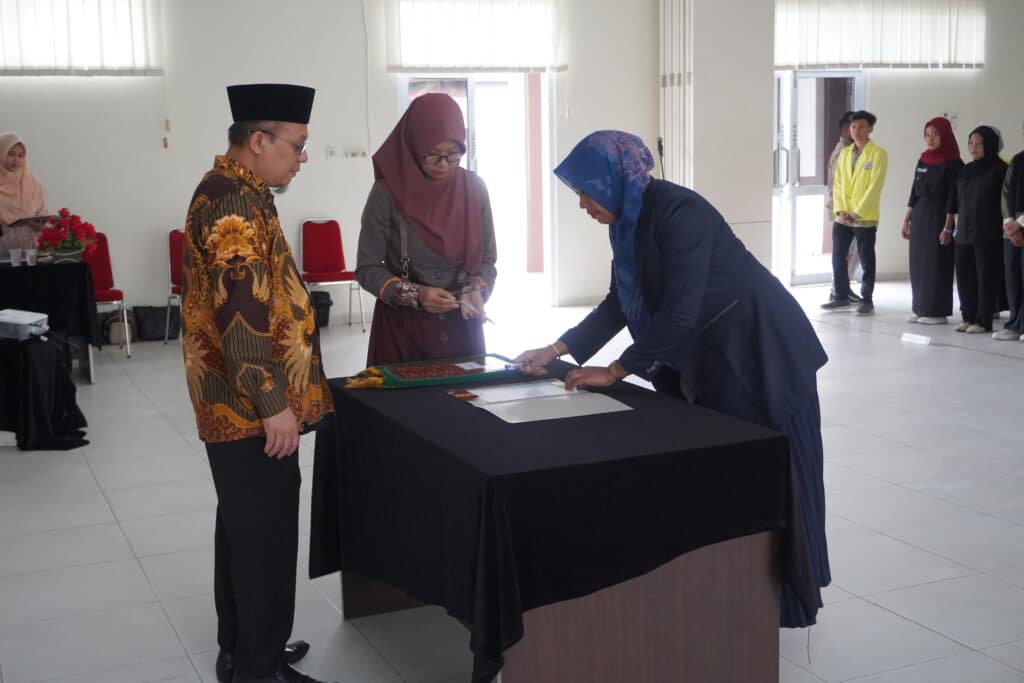 Pelantikan Penjabat Struktural Ketua Prodi D-III Farmasi STIFAR RIAU