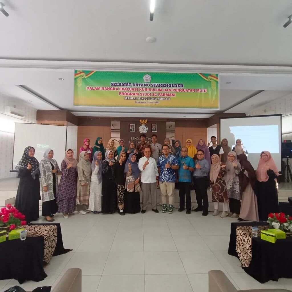 Evaluasi Kurikulum dan Penguatan Materi Program Studi S1 Farmasi