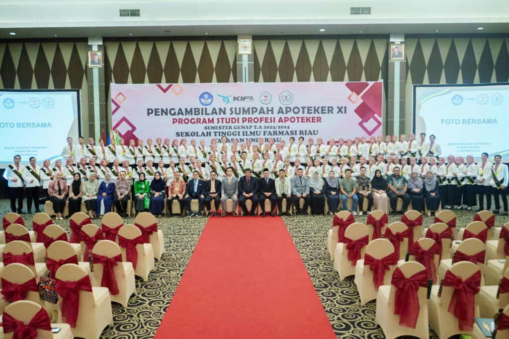 Pengambilan Sumpah Apoteker XI Program Studi Profesi Apoteker STIFAR Riau