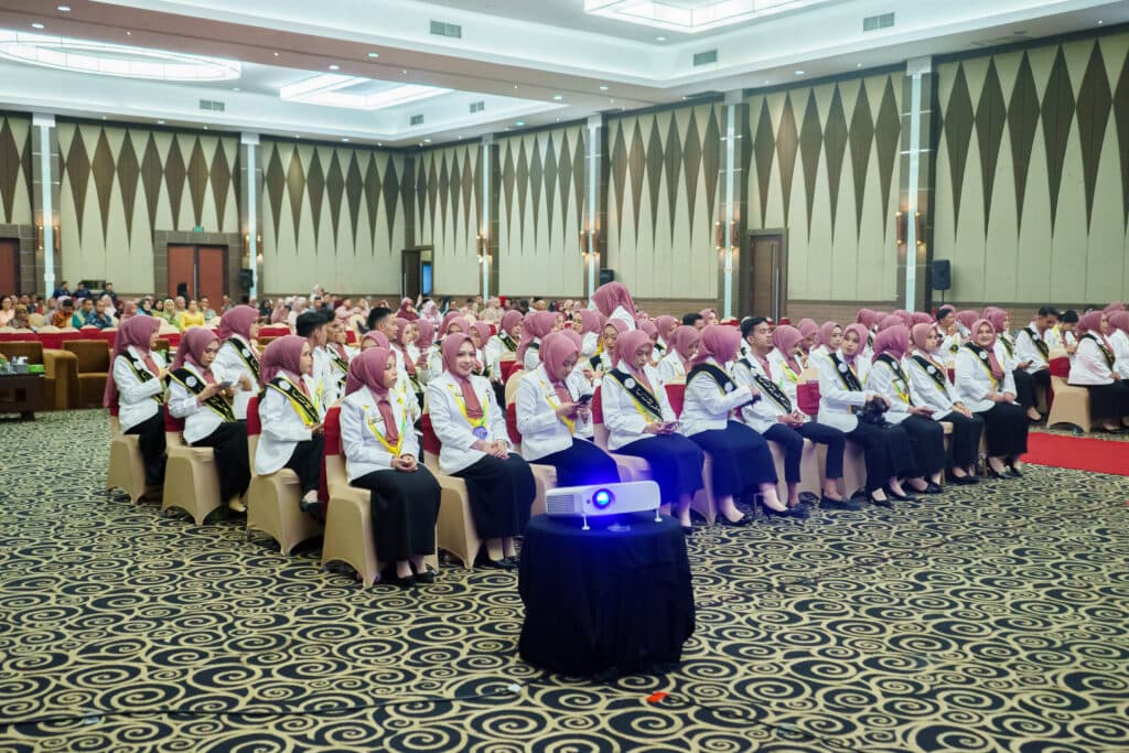 Pengambilan Sumpah Apoteker XI Program Studi Profesi Apoteker STIFAR Riau
