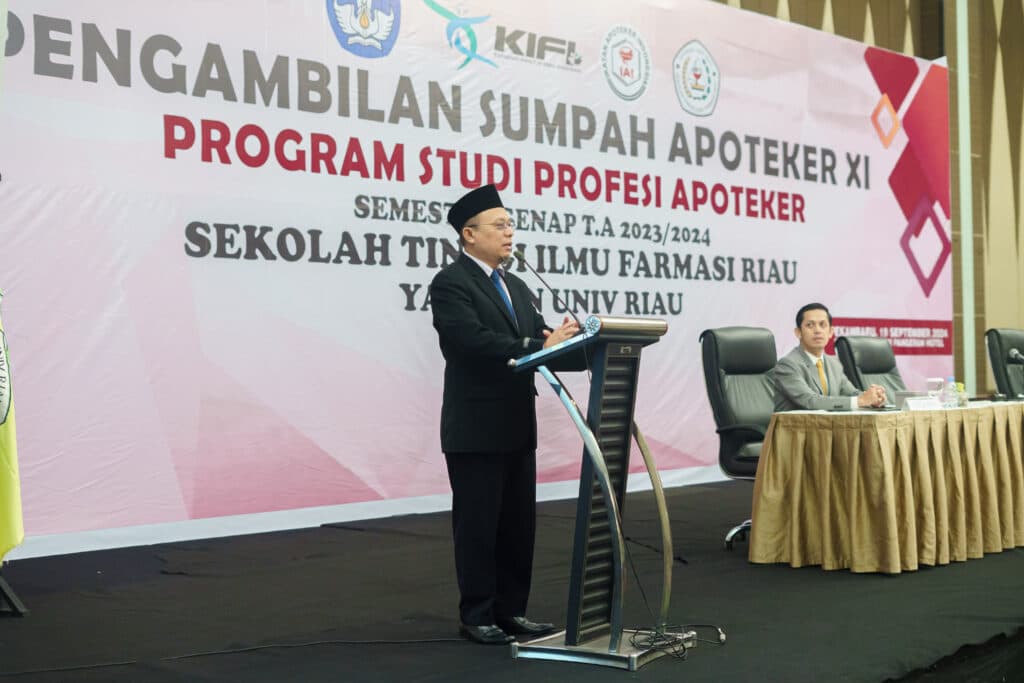 Pengambilan Sumpah Apoteker XI Program Studi Profesi Apoteker STIFAR Riau
