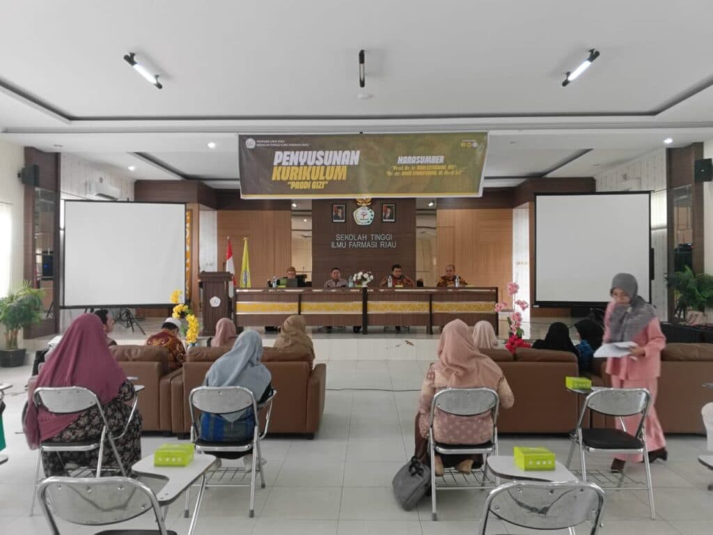Penyusunan Kurikulum Prodi Gizi STIFAR RIAU