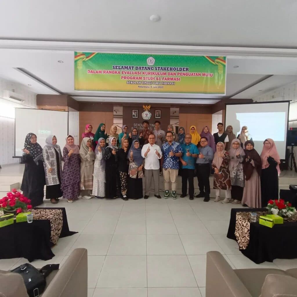 Evaluasi Kurikulum dan Penguatan Materi Program Studi S1 Farmasi