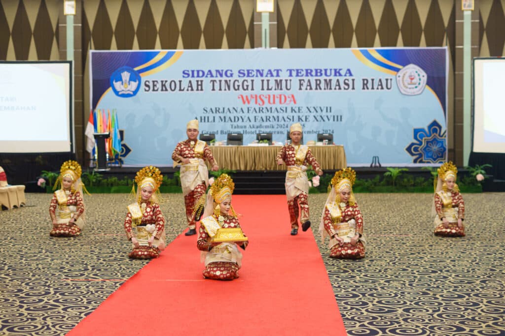 WISUDA STIFAR RIAU SARJANA FARMASI KE – XXVII dan AHLI MADYA FARMASI KE – XXVIII