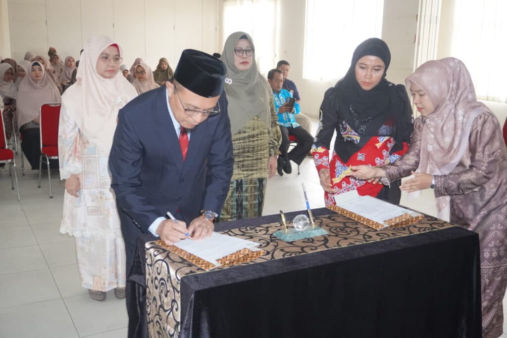 Selamat dan sukses atas pelantikan Ketua dan Wakil Ketua I, II, dan III Sekolah Tinggi Ilmu Farmasi Riau Periode 2026–2030.