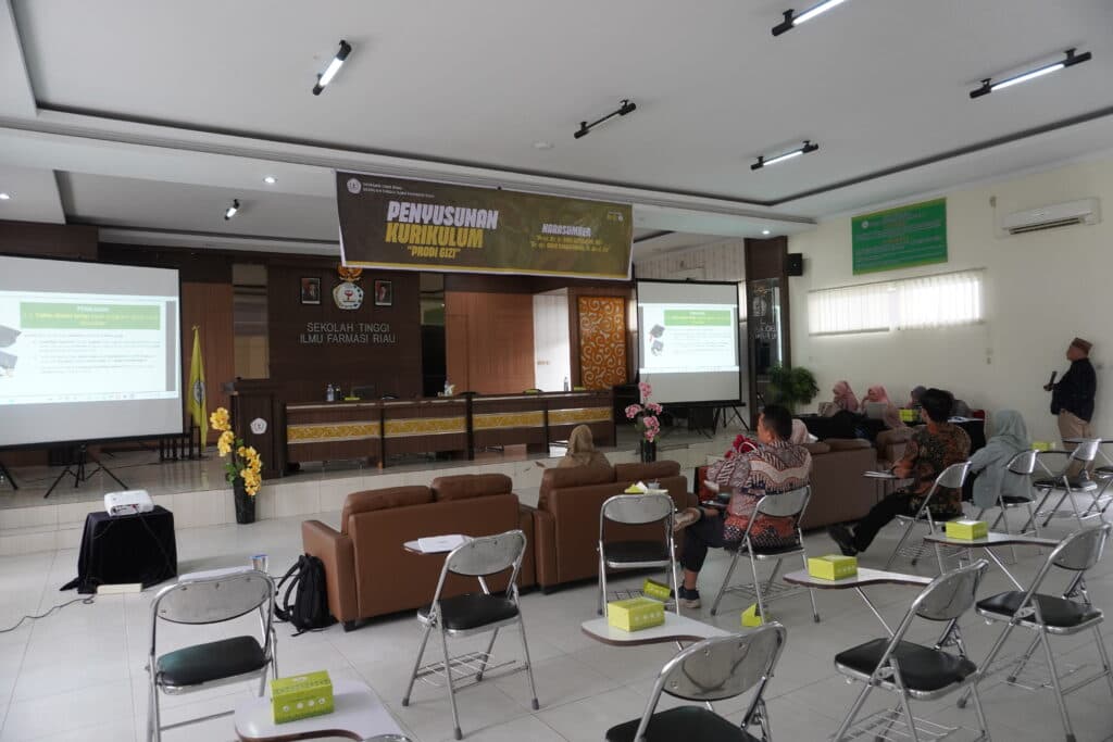Penyusunan Kurikulum Prodi Gizi STIFAR RIAU