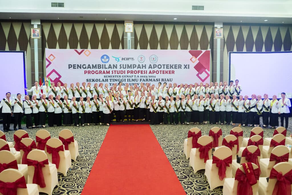 Pengambilan Sumpah Apoteker XI Program Studi Profesi Apoteker STIFAR Riau