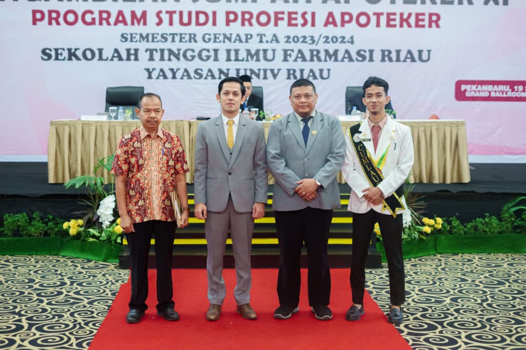 Pengambilan Sumpah Apoteker XI Program Studi Profesi Apoteker STIFAR Riau