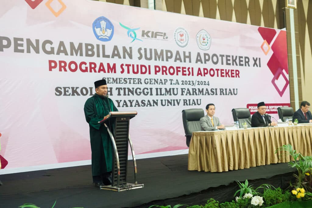 Pengambilan Sumpah Apoteker XI Program Studi Profesi Apoteker STIFAR Riau