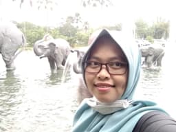 Gustina Marni, S.Farm