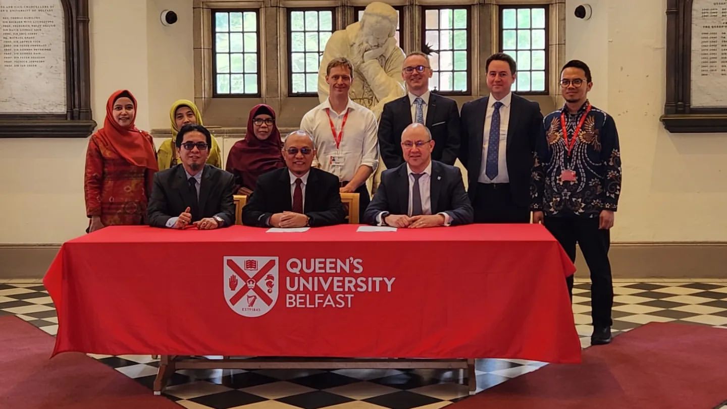 Kerjasama Sekolah Tinggi Ilmu Farmasi Riau dengan Queen University Belfast Tahun 2024